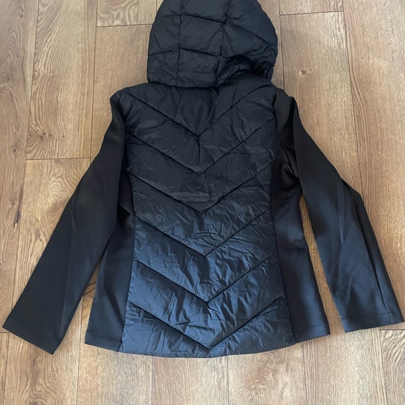 DKNY Women's MEDIA LIGHT WEIGHT PUFFER JACKET, Black - Picture 4 of 10